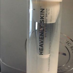 Heavenly Skin Bye Bye Pores Brush #701